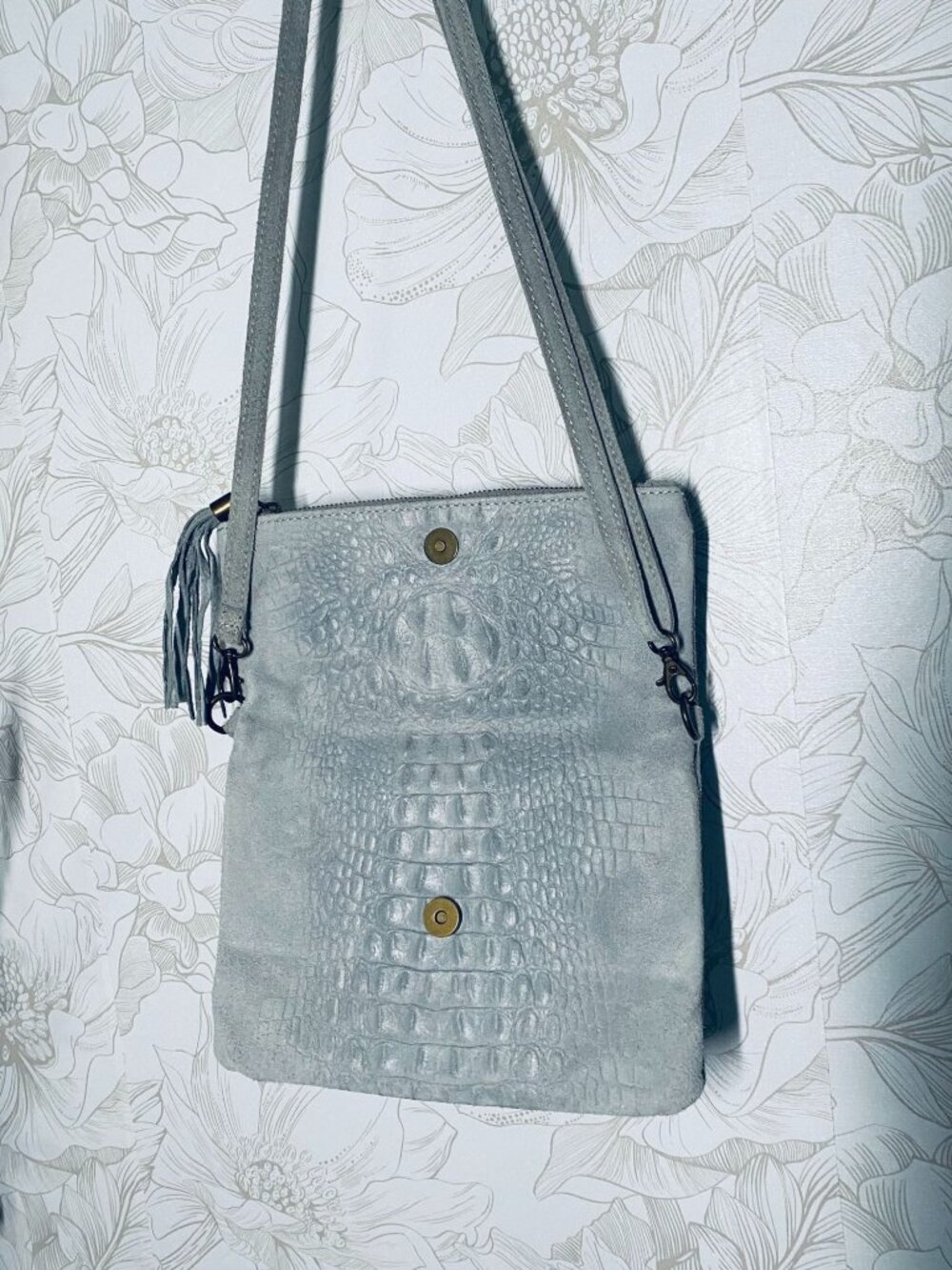 Artisan Made In Italy Crocodile Embossed Gray Suede Foldover Crossbody Clutch Wi - Picture 7 of 11
